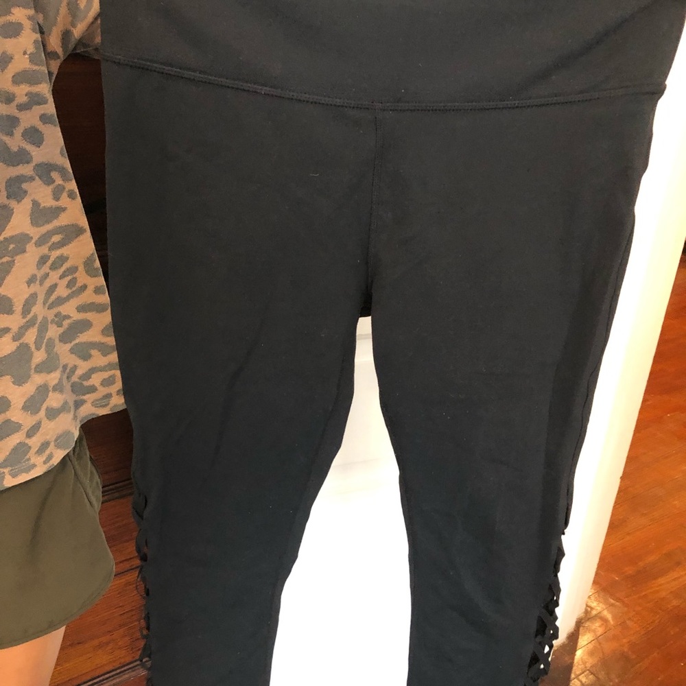 Black cropped leggings